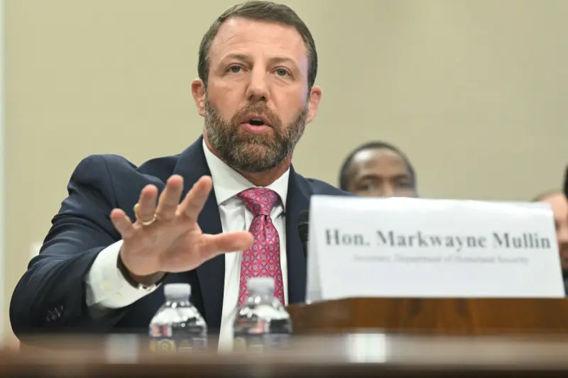 Trump nombra al expolicia Lance Schroyer titular del ICE