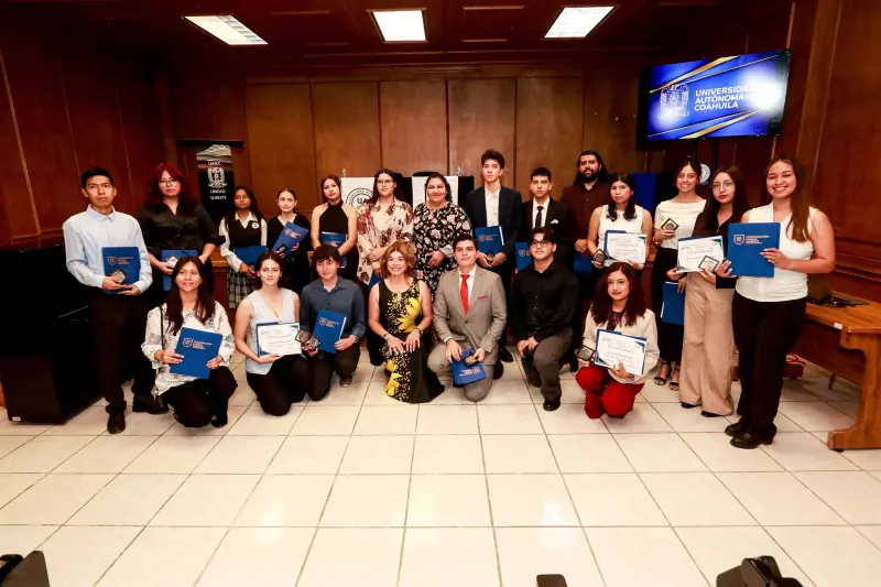 UAdeC reconoce excelencia académica de estudiantes con la segunda edición de la Medalla Excelencia Lobo