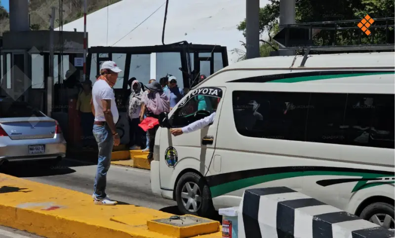 Toman la CETEG por 3 horas caseta de Palo Blanco en la Autopista del Sol