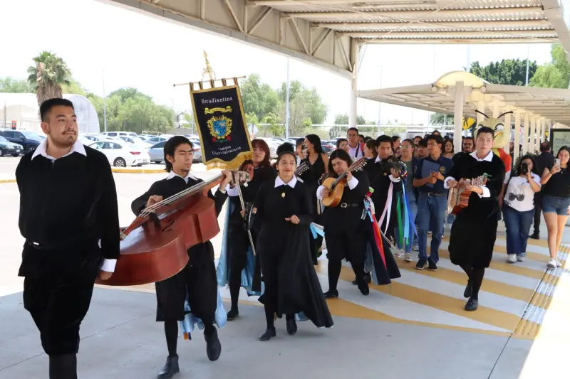 Estudiantina universitaria celebra catorce años musicales
