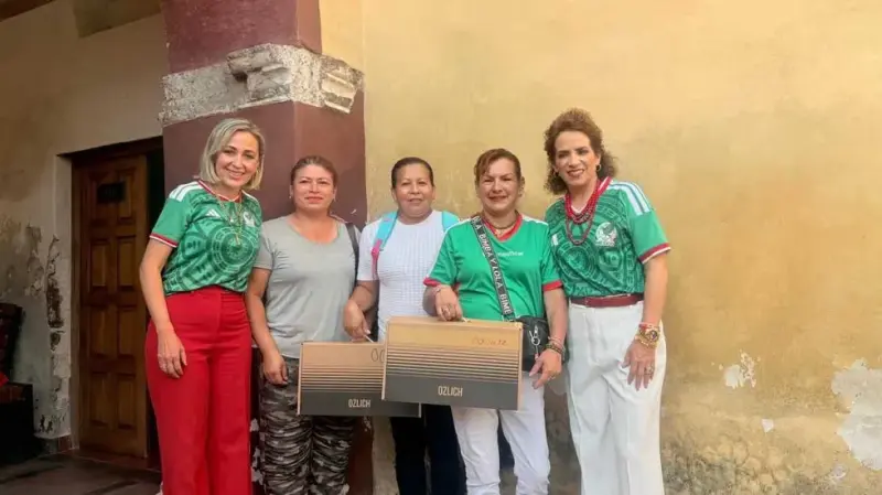 Adriana Meza entrega 148 equipos de cómputo a sanjuanenses en su tercera ronda del programa Uniendo las Voces