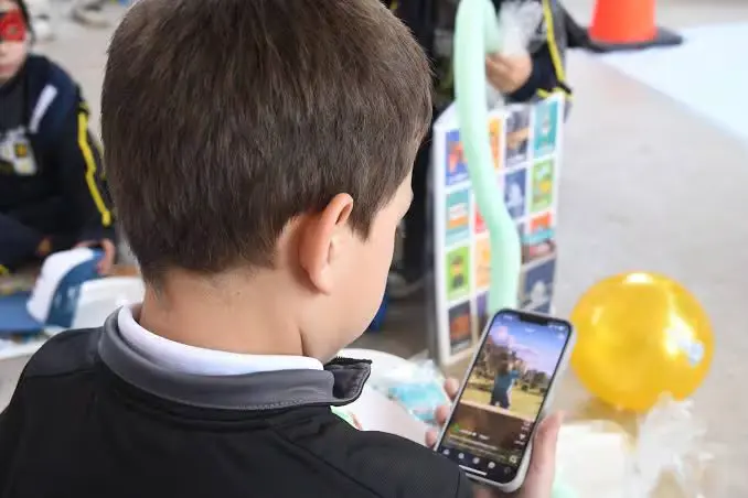 Aumentó uso de celulares entre menores queretanos