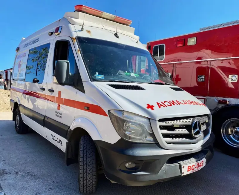 Bomberos y Cruz Roja atienden a menor que sufrió ahogamiento no fatal en una alberca al norte de Hermosillo