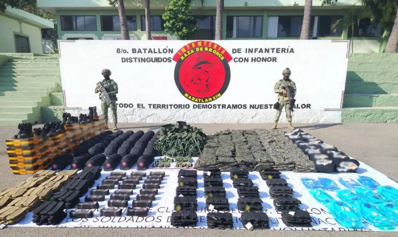 Decomisan más de 200 uniformes tácticos en El Rosario