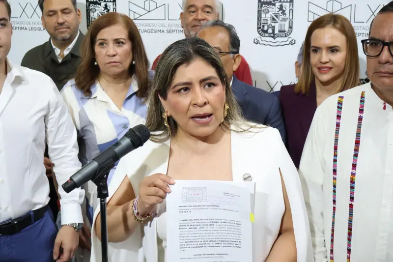 Morena presenta solicitud de juicio político contra Samuel García ante el Congreso de Nuevo León