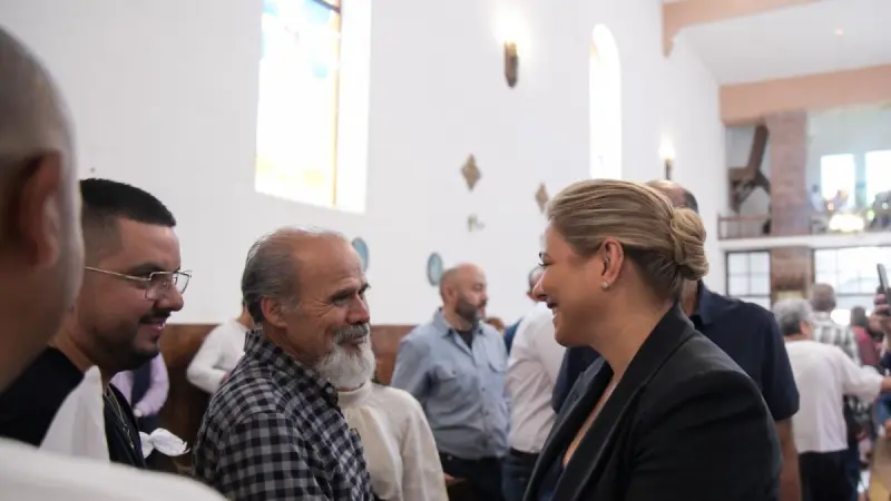 Maru Campos acude a ceremonia en memoria de sacerdotes jesuitas en Cerocahui