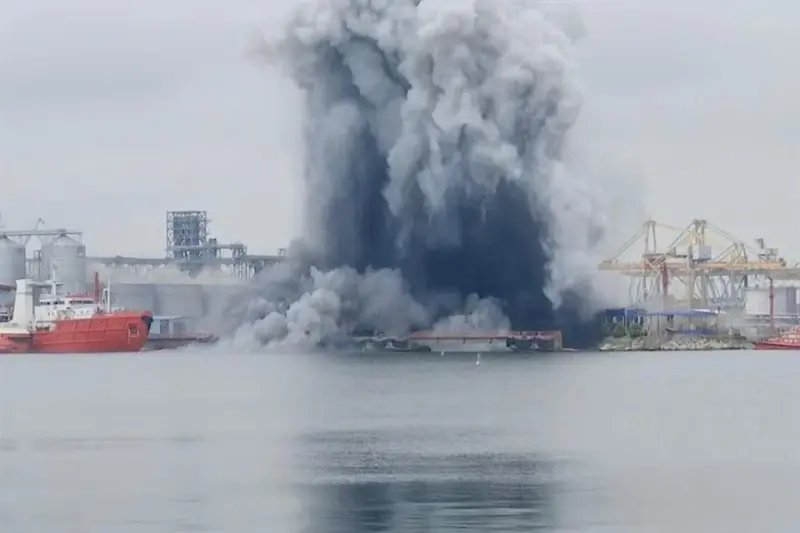Explota dron marítimo ucraniano en puerto rumano