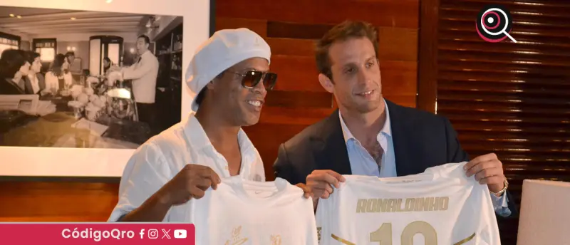 Ronaldinho anuncia su regreso al futbol profesional