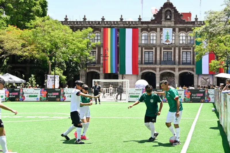 Disputan partido de futbol personas con discapacidad visual en Cuernavaca