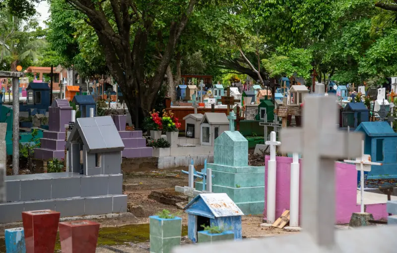 Presenta Pedro Miguel programa Descanso Digno para ordenar cementerio