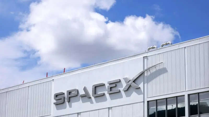 SpaceX lanza oferta de bonos por 25,000 millones de dólares para pagar deuda y expandirse en la IA