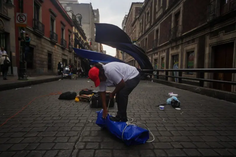 CNTE levanta paro nacional tras 19 días de movilizaciones; anuncia reorganización de su movimiento