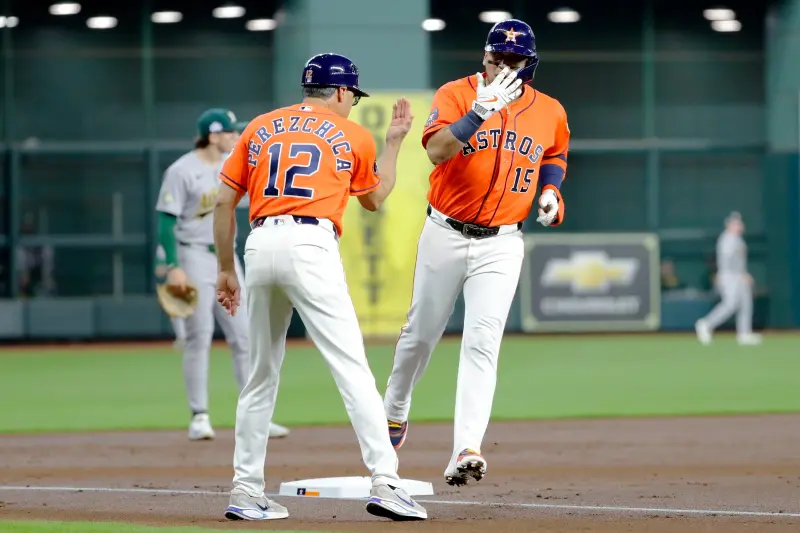 Isaac Paredes y Brandon Valenzuela ligan cuadrangulares en Grandes Ligas
