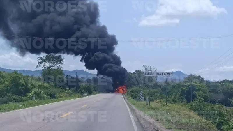 Escuinapa registra quema de vehículos y bloqueos viales tras presunto enfrentamiento