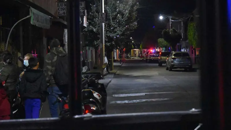 Sicarios en moto irrumpen en negocio de comida en Acámbaro y dejan grave a un cliente