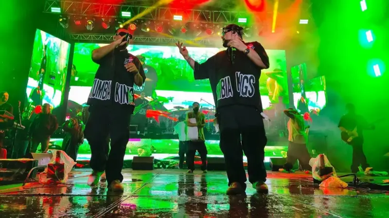 ¡Dos horas tarde! Kumbia Kings abren las Fiestas de San Juan y Presa de la Olla