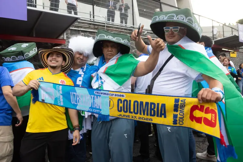 El Azteca se volvió ‘pachanguero’: Así celebraron juntos Colombia y Uzbekistán; ‘la victoria es la amistad’