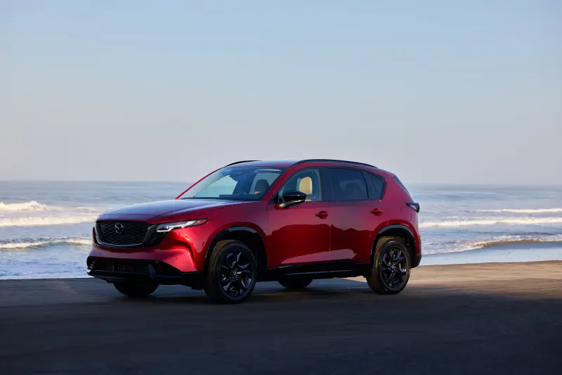 Mazda CX-5 2026 en México: más grande por fuera, igual por dentro.