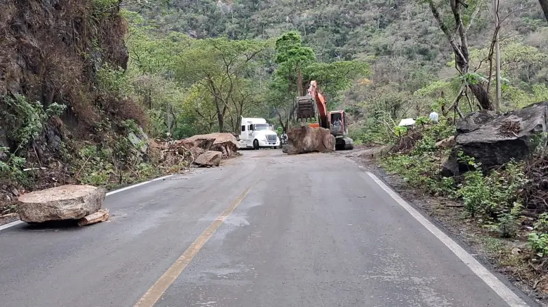 Habilitan circulación en la Federal 200 tras derrumbe en Cabo Corrientes