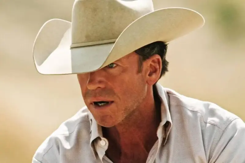 Taylor Sheridan admite que le ha sorprendido lo mucho que se parece su realidad a la de John Dutton: "Eres como un rey y no se aplica la moral"