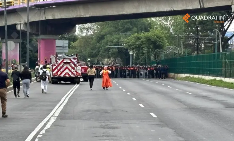 Bloquean a CNTE antes del Estadio Banorte