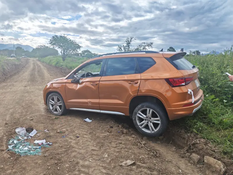 Accidente carretero deja daños materiales en Ocotlán