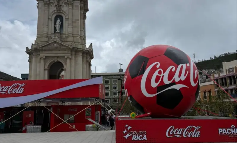 Grupo RICA presenta la “Experiencia Futbolera Coca-Cola” en Pachuca