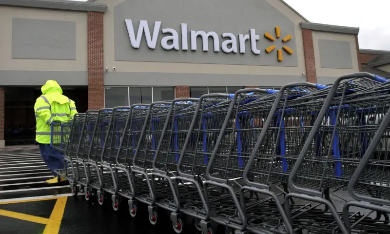 Walmart le dice adiós a los carritos de recolección pesados para evitar accidentes en pasillos y reduce las cajas de autocobro como parte de la remodelación masiva de 650 locales en Estados Unidos