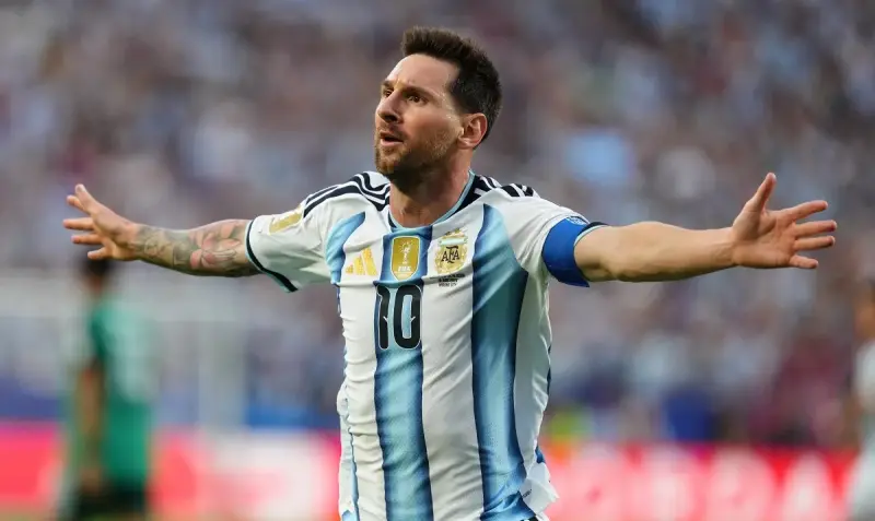 Con triplete en Argentina vs Argelia, Messi iguala récord histórico de goles en Mundiales