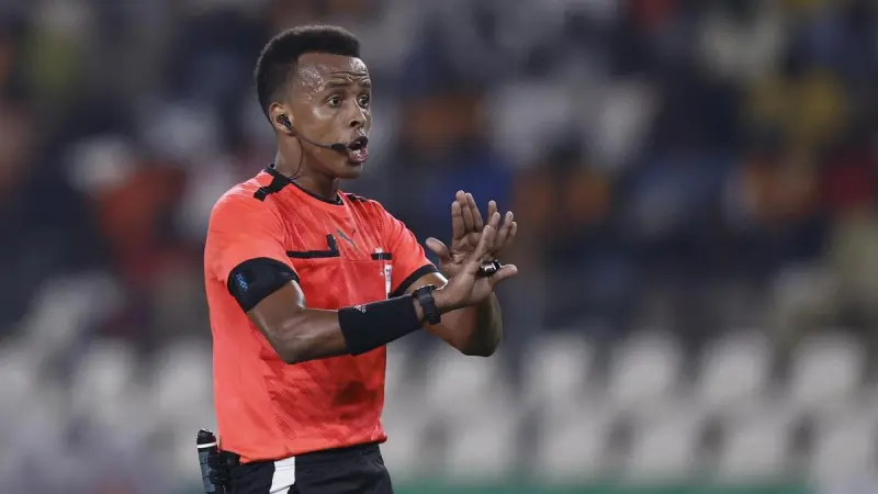 Omar Artan, mejor árbitro de África, se queda sin Mundial; EU le niega la entrada