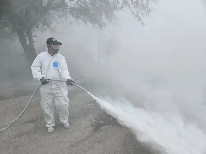 En Piedras Negras, intensifican combate al dengue en zonas inundadas; piden abrir puertas y ventanas durante la nebulización