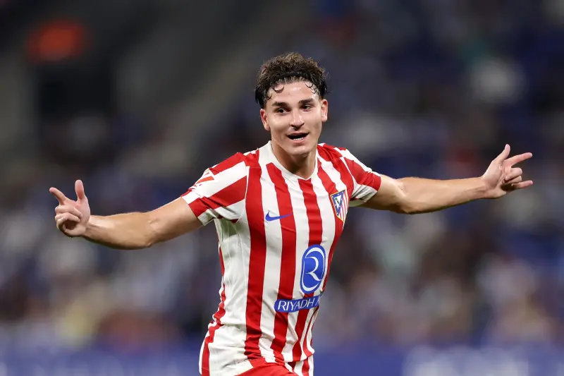 Si no lo amarra el Barcelona, ¡cuidado! Florentino Pérez quiere a Julián Álvarez en el Real Madrid