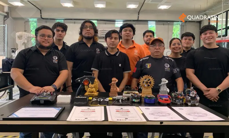 Piden ayuda estudiantes UPY para asistir a competencia de robótica