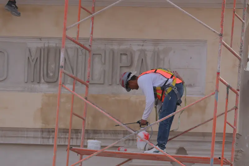 Falta de trabajadores en Sonora afecta al campo, transporte y construcción; empresas pagan hasta 200% más por reclutar