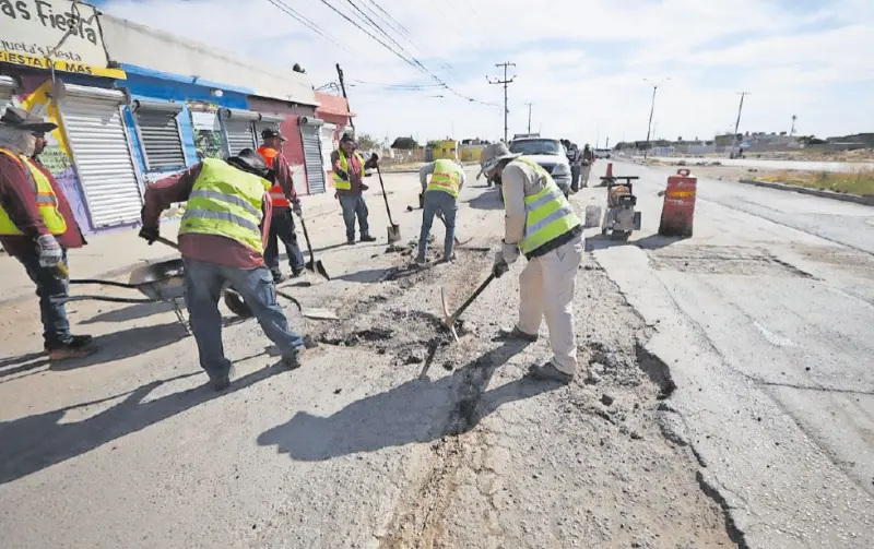 Tapan baches en el suroriente