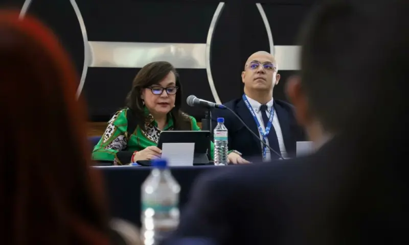 Reestructuran la administración central de la UAQ