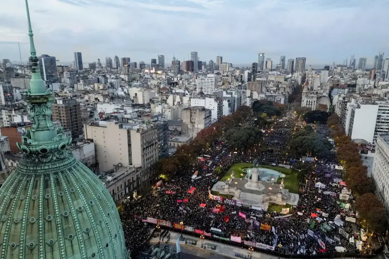 Ni Una Menos vuelve a marchar en Argentina tras feminicidio de adolescente de 14 años y reclama acciones contra la violencia de género
