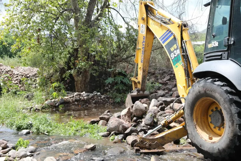 Inicia limpieza y desazolve del Río Colón-Tolimán para prevenir inundaciones durante la temporada de lluvias