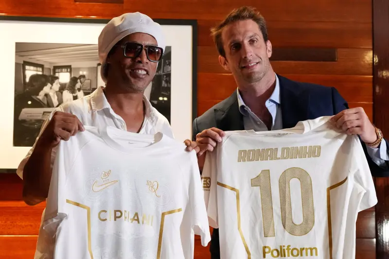 Ronaldinho vuelve al futbol profesional a sus 46 años: jugará en Italia con el Ravenna luego de haberse retirado hace más de una década