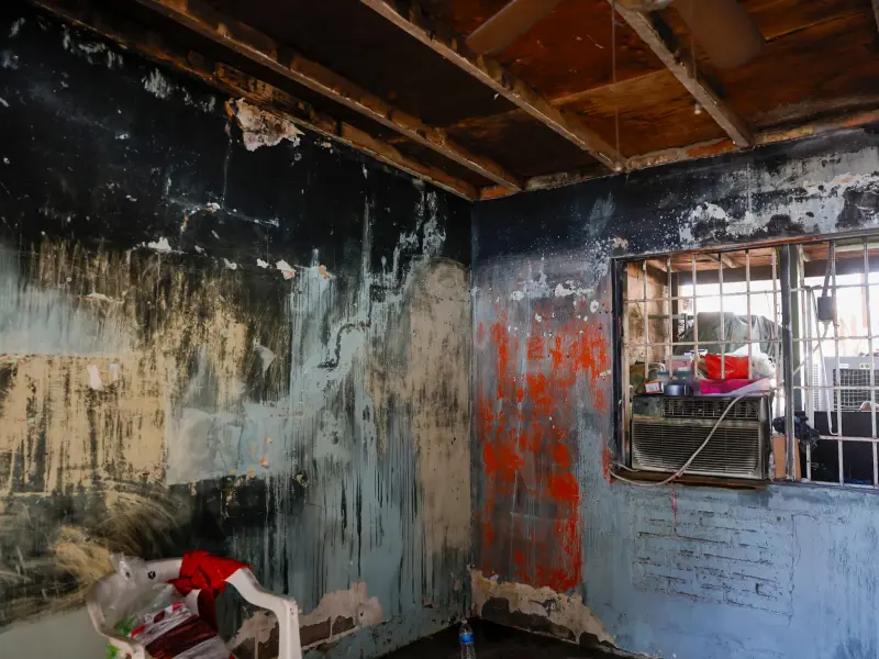 Un corto circuito les arrebató 29 años de esfuerzo: familia pierde su hogar en incendio en Mexicali