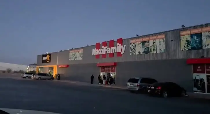Tras fuerte estruendo se quedan sin luz comercios y gimnasio en plaza comercial de SLRC