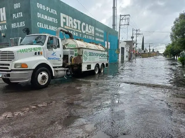 Lluvias y desgaste mantienen trabajos permanentes en Avenida Juárez