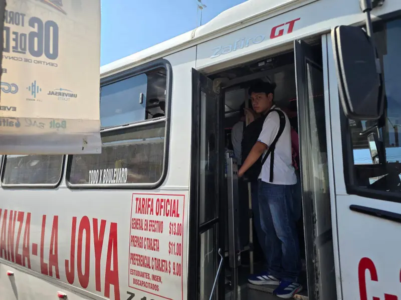 Ajustan recorridos en rutas de transporte público por obras en bulevar Revolución