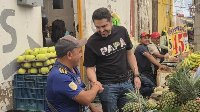 Tianguistas del mercado Reforma exponen inquietudes sobre servicios, movilidad y seguridad