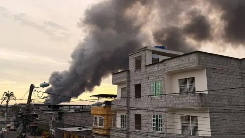 Incendio afecta una central termoeléctrica en Ecuador