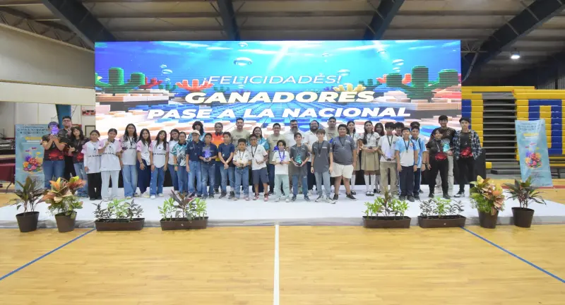 Robots toman Cancún: 200 estudiantes entran a la batalla tecnológica