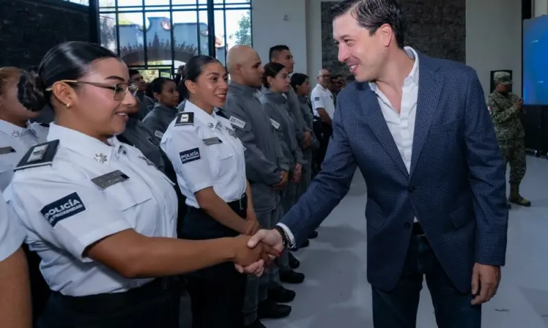 Encabeza Rodrigo Monsalvo toma de protesta de 38 nuevos elementos de seguridad en El Marqués