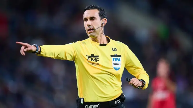 César Ramos pitará Escocia vs Brasil y se convierte en el árbitro mexicano con más Mundiales