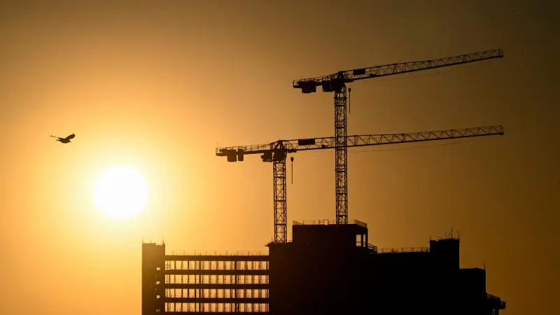 Construcción mantiene repunte en abril, pero a paso moderado