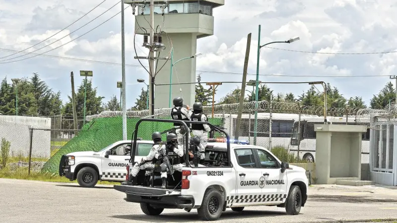 Trasladan reos de Culiacán y Mazatlán a penales federales